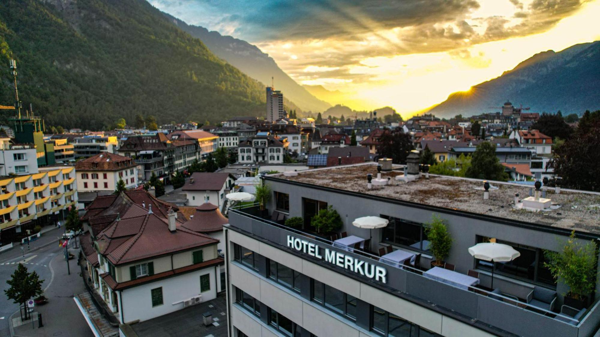 Hotel Merkur - West Station Интерлакен Екстериор снимка