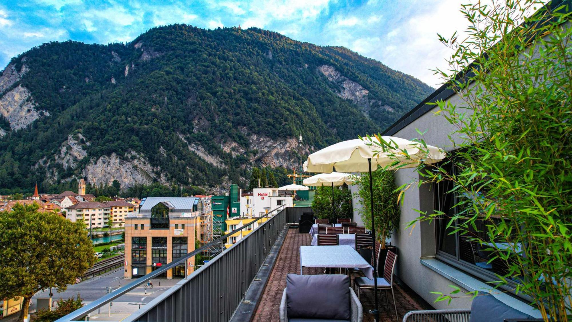 Hotel Merkur - West Station Интерлакен Екстериор снимка