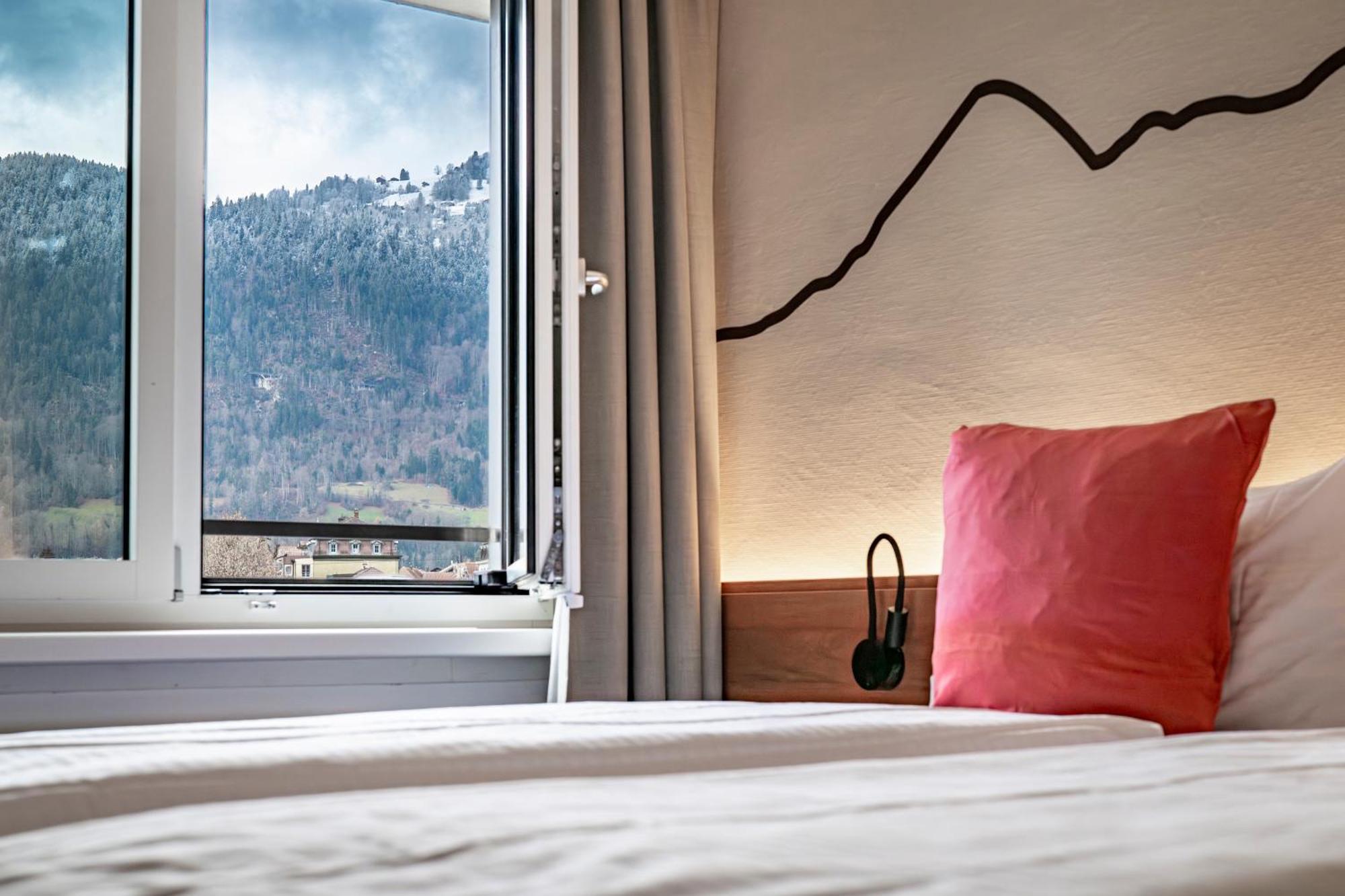 Hotel Merkur - West Station Интерлакен Екстериор снимка