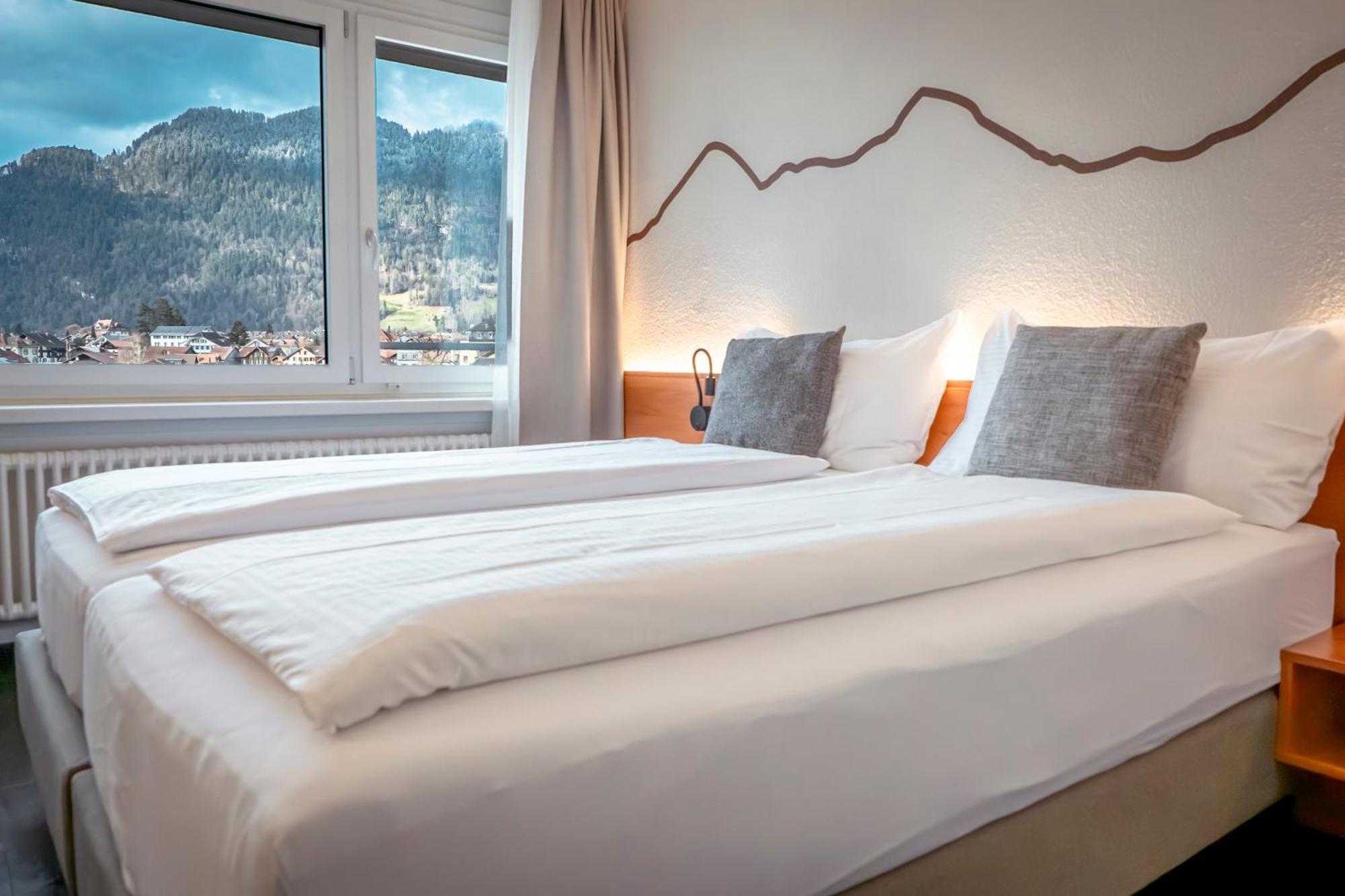 Hotel Merkur - West Station Интерлакен Екстериор снимка
