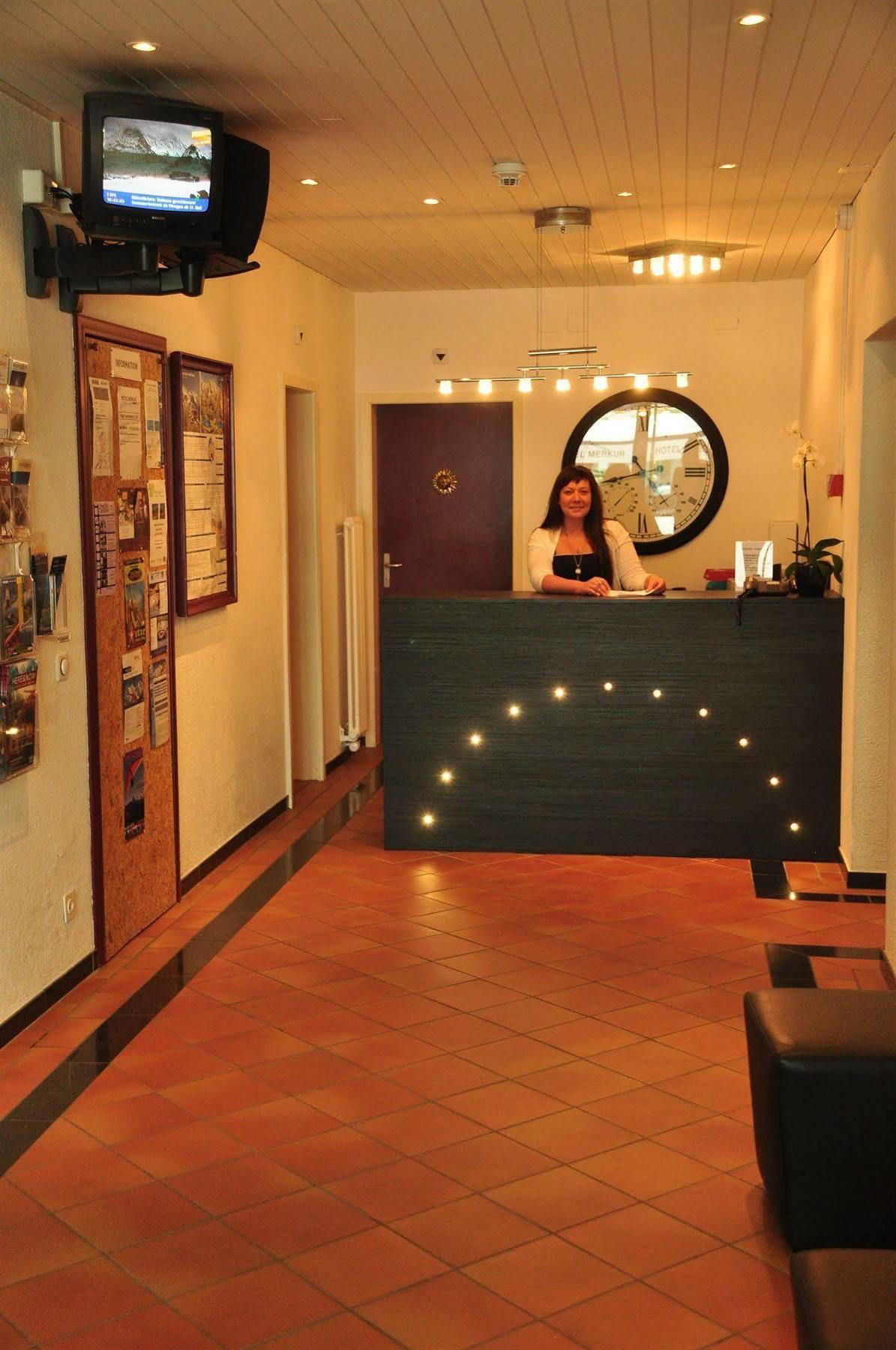 Hotel Merkur - West Station Интерлакен Екстериор снимка