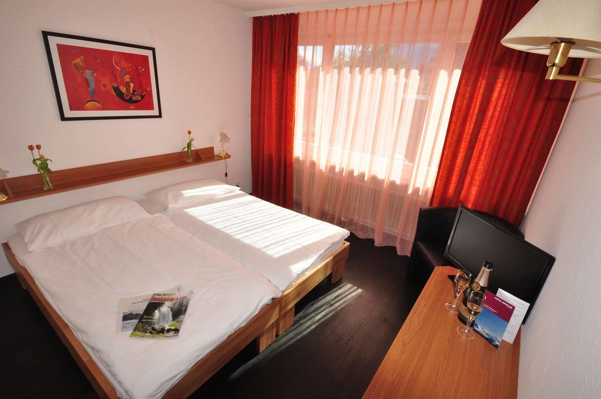 Hotel Merkur - West Station Интерлакен Екстериор снимка